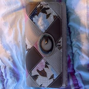 Guess wallet